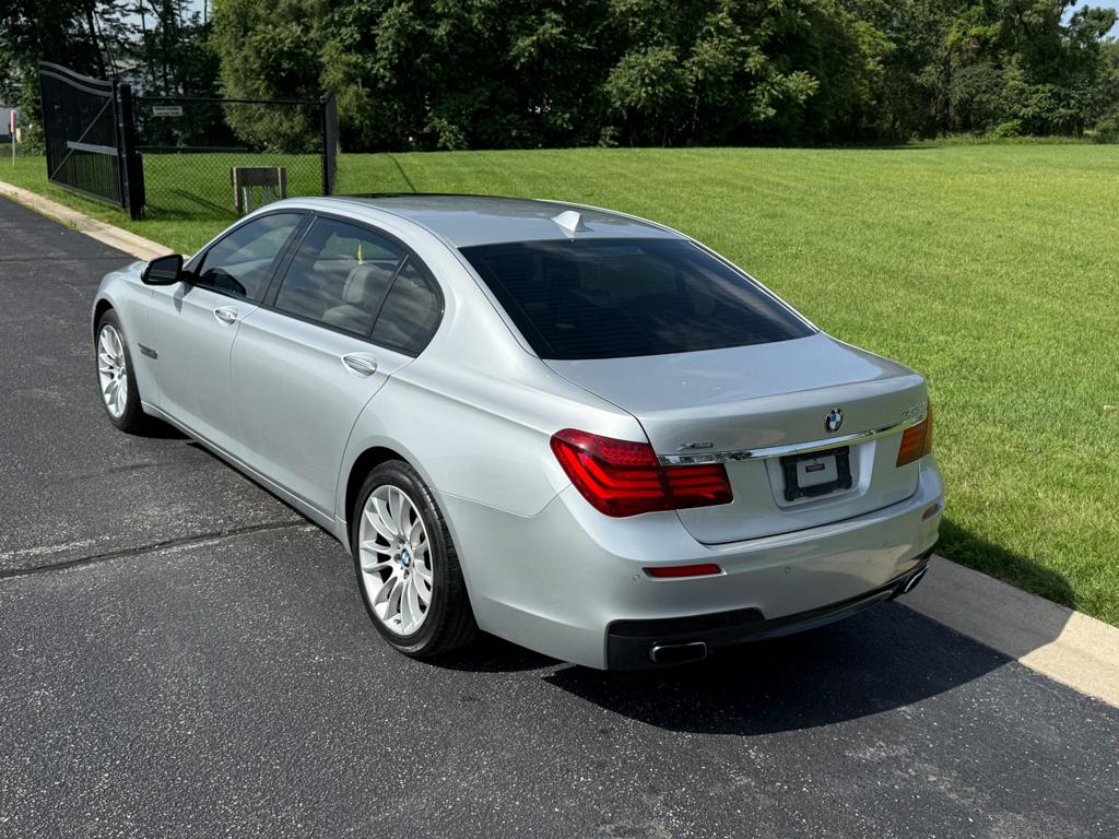 2013 BMW 750 — photo 10