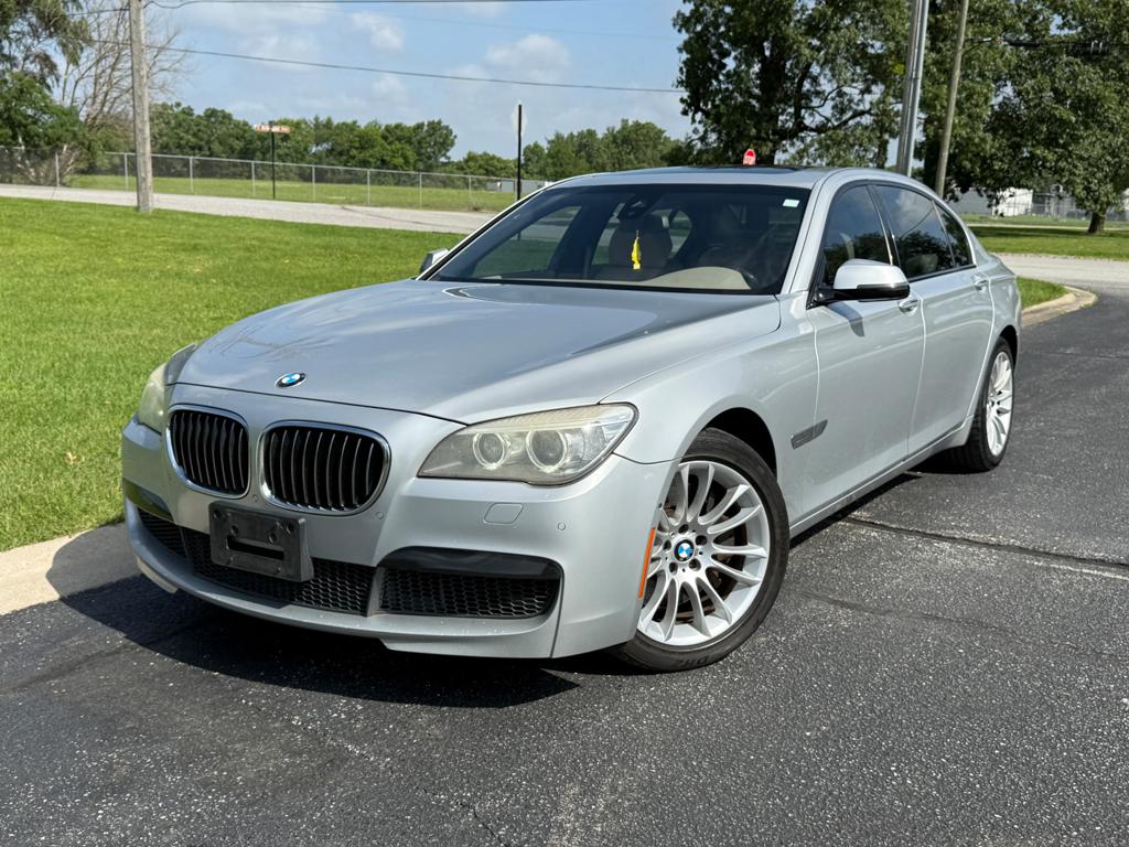 2013 BMW 750 — photo 12