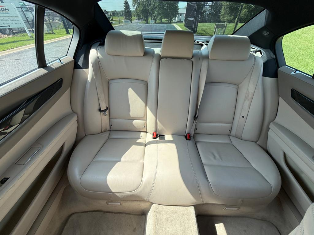 2013 BMW 750 — photo 35