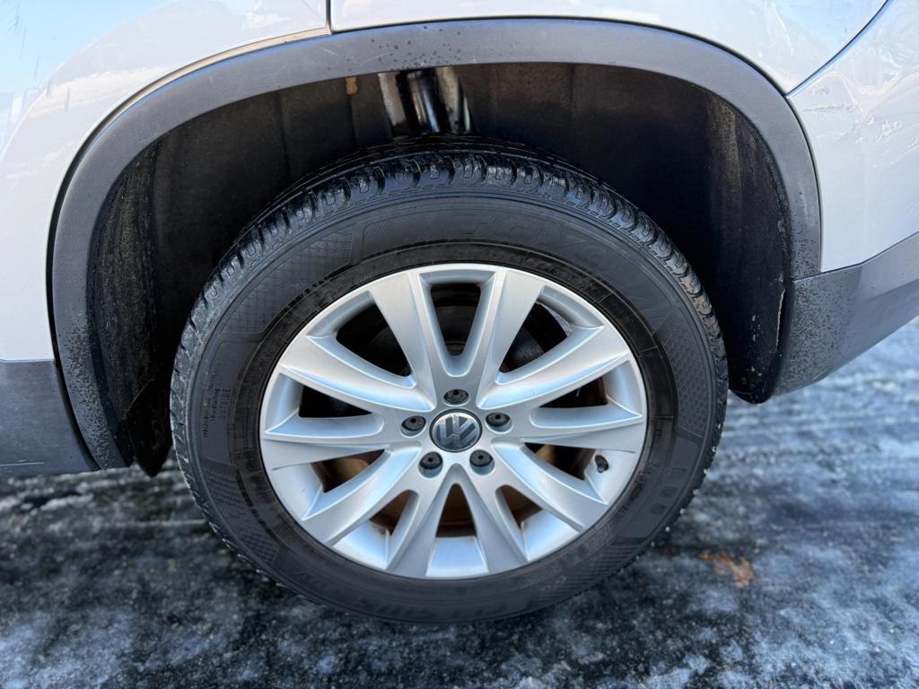 2010 VW Tiguan — photo 8