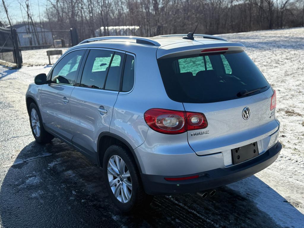 2010 VW Tiguan — photo 9
