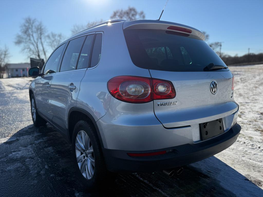 2010 VW Tiguan — photo 12