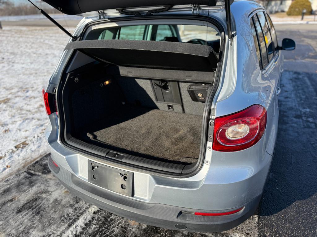 2010 VW Tiguan — photo 21