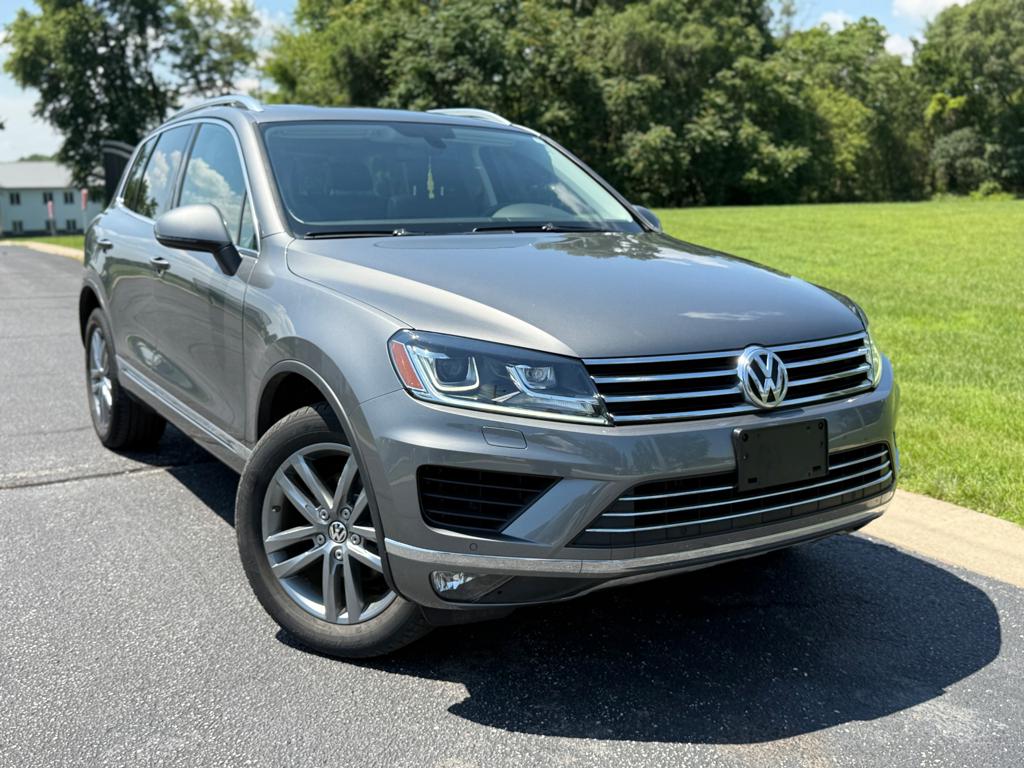 2016 VW Touareg — photo 2