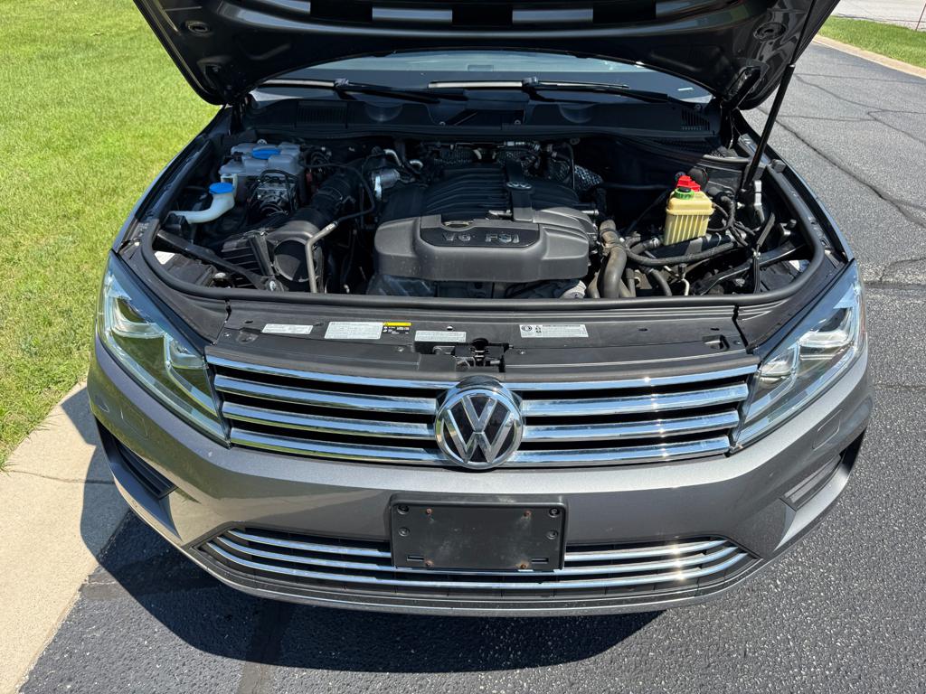2016 VW Touareg — photo 3