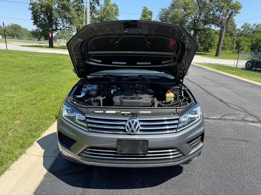 2016 VW Touareg — photo 4