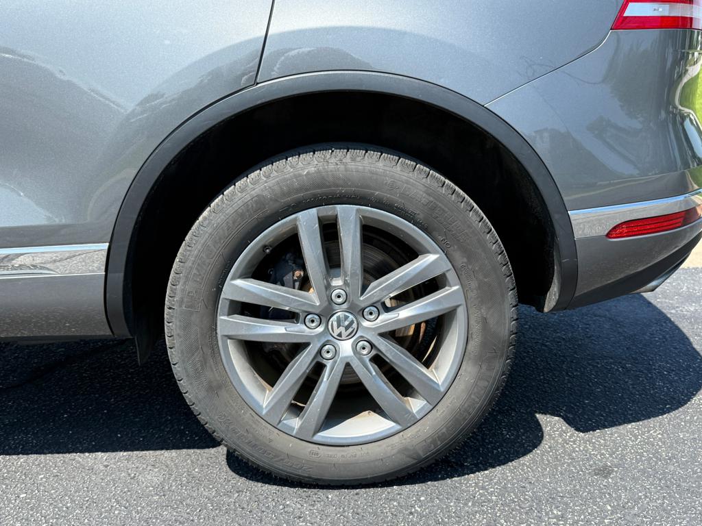 2016 VW Touareg — photo 7