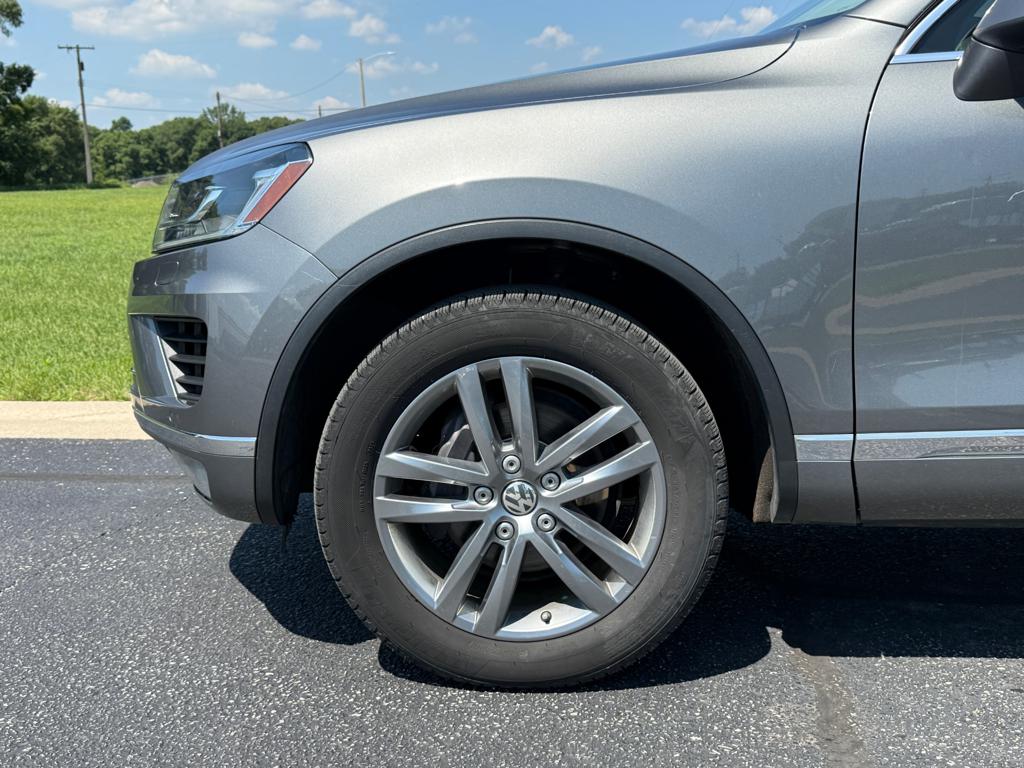 2016 VW Touareg — photo 8