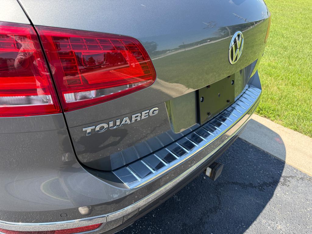 2016 VW Touareg — photo 9