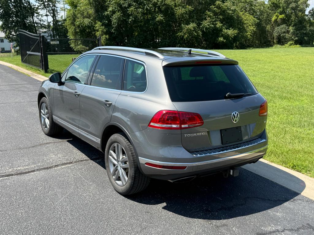 2016 VW Touareg — photo 10