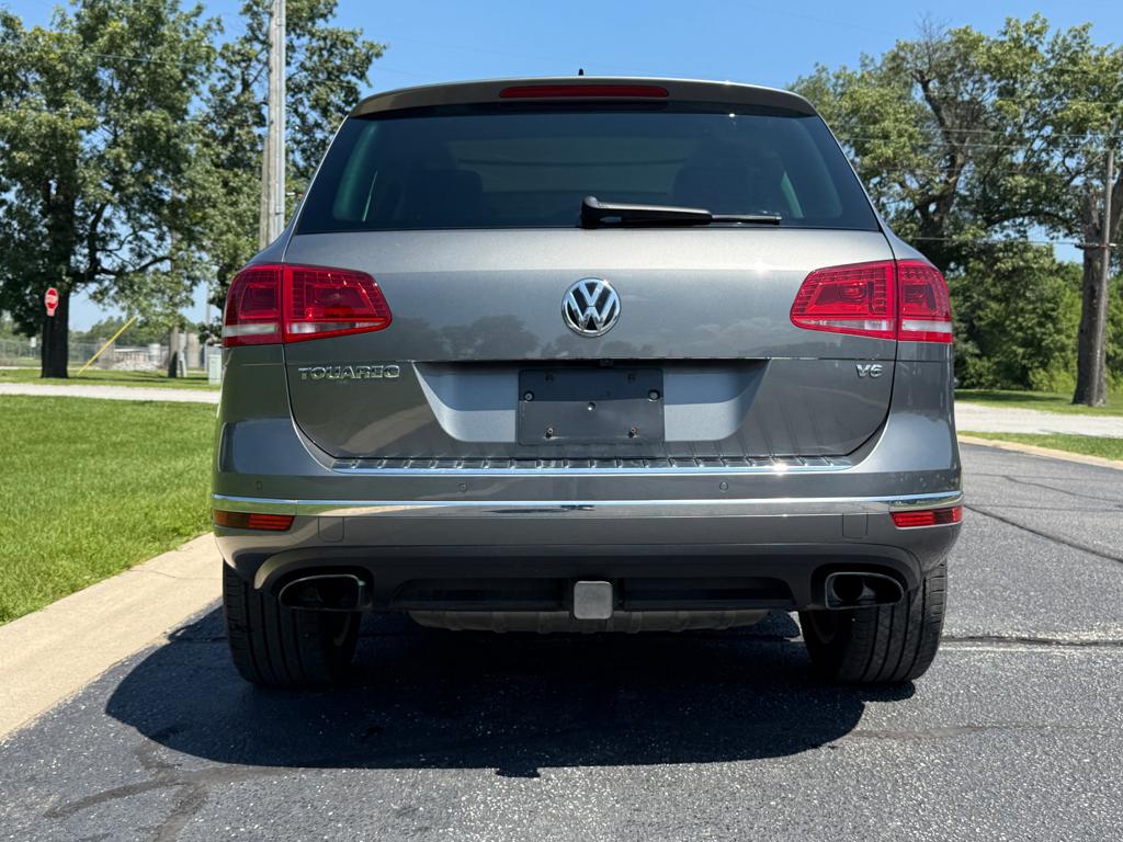 2016 VW Touareg — photo 16