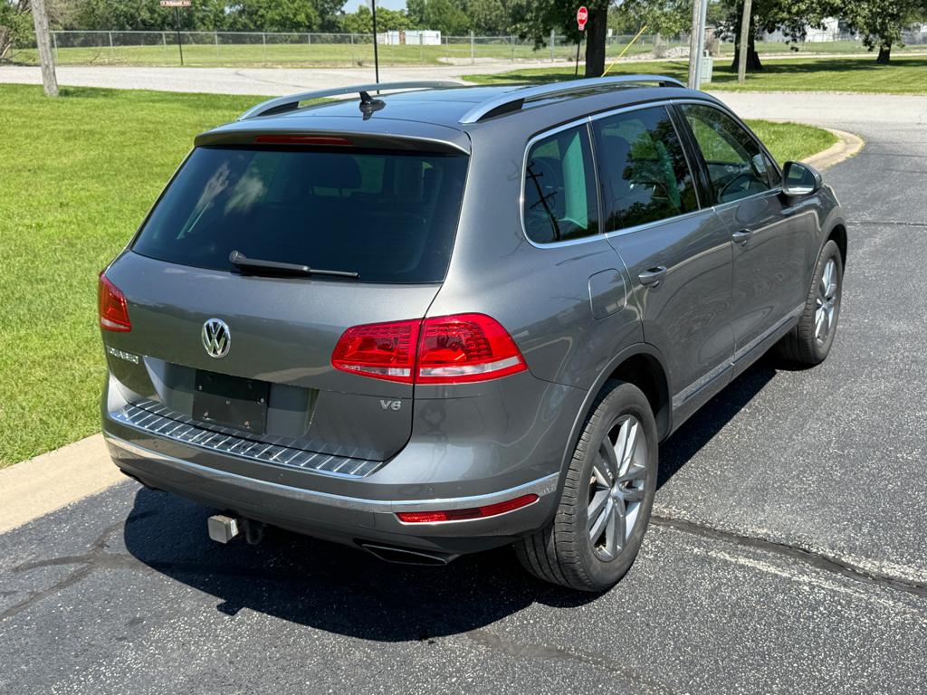 2016 VW Touareg — photo 17
