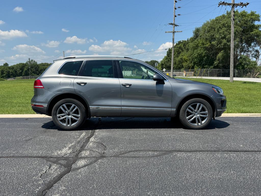 2016 VW Touareg — photo 18
