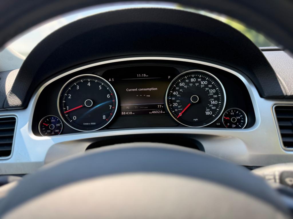 2016 VW Touareg — photo 19