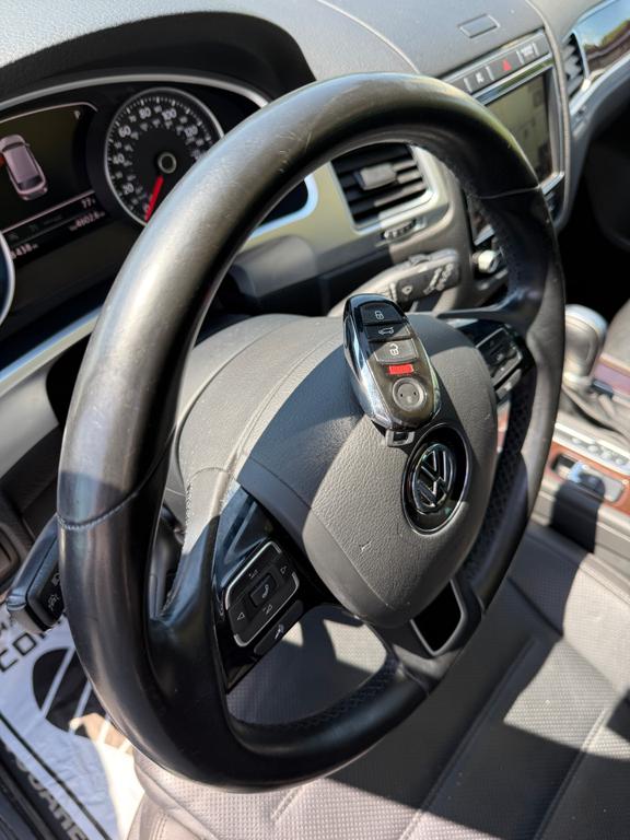 2016 VW Touareg — photo 24