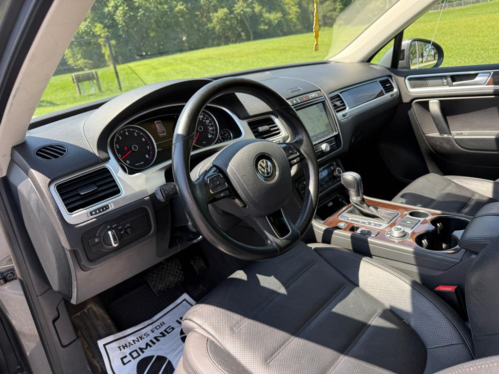 2016 VW Touareg — photo 26