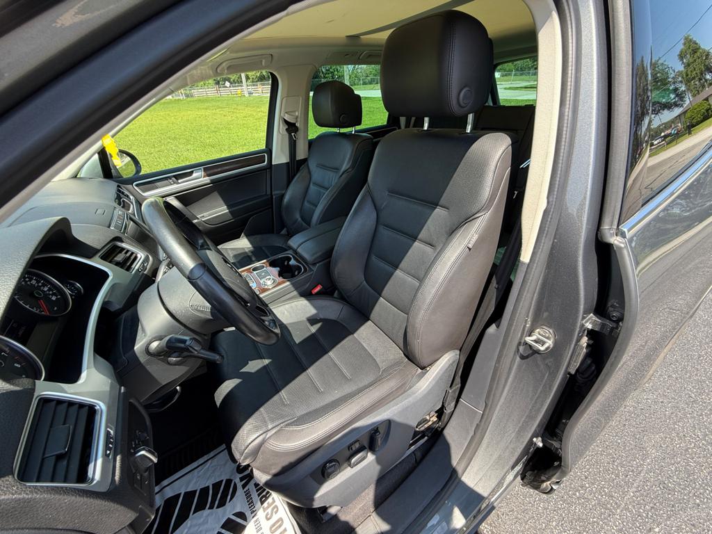 2016 VW Touareg — photo 27