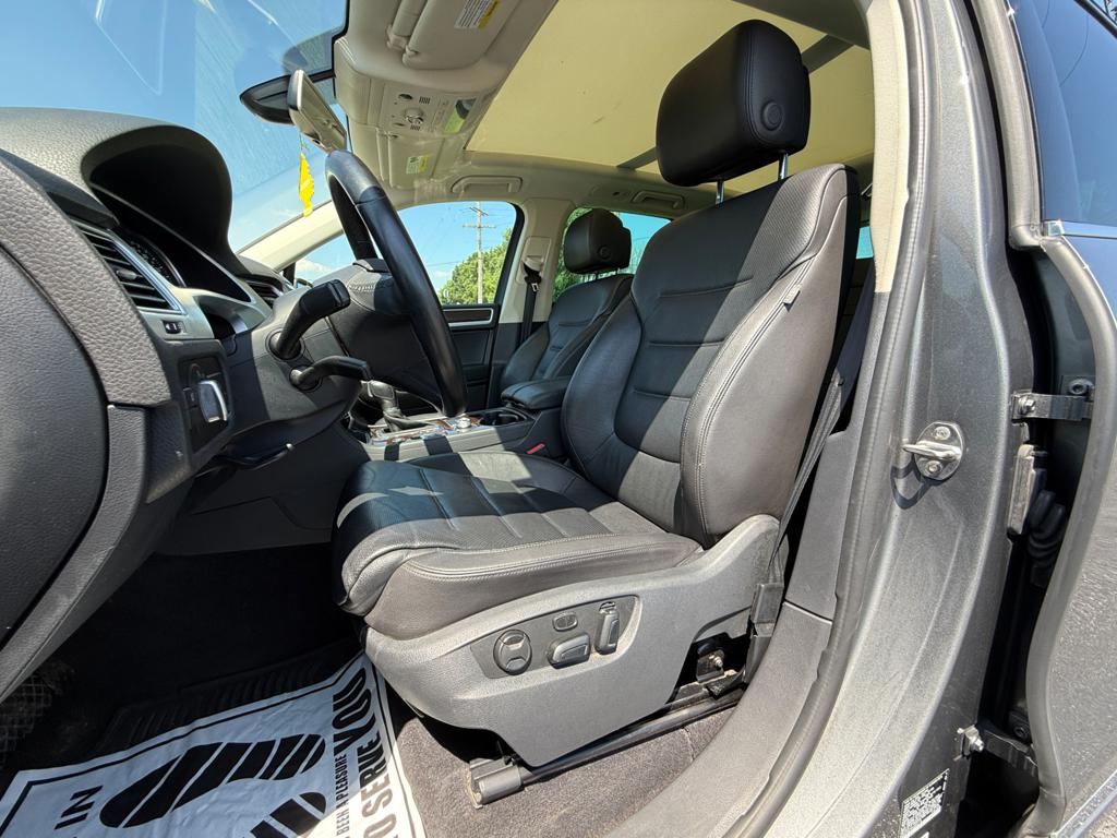 2016 VW Touareg — photo 28