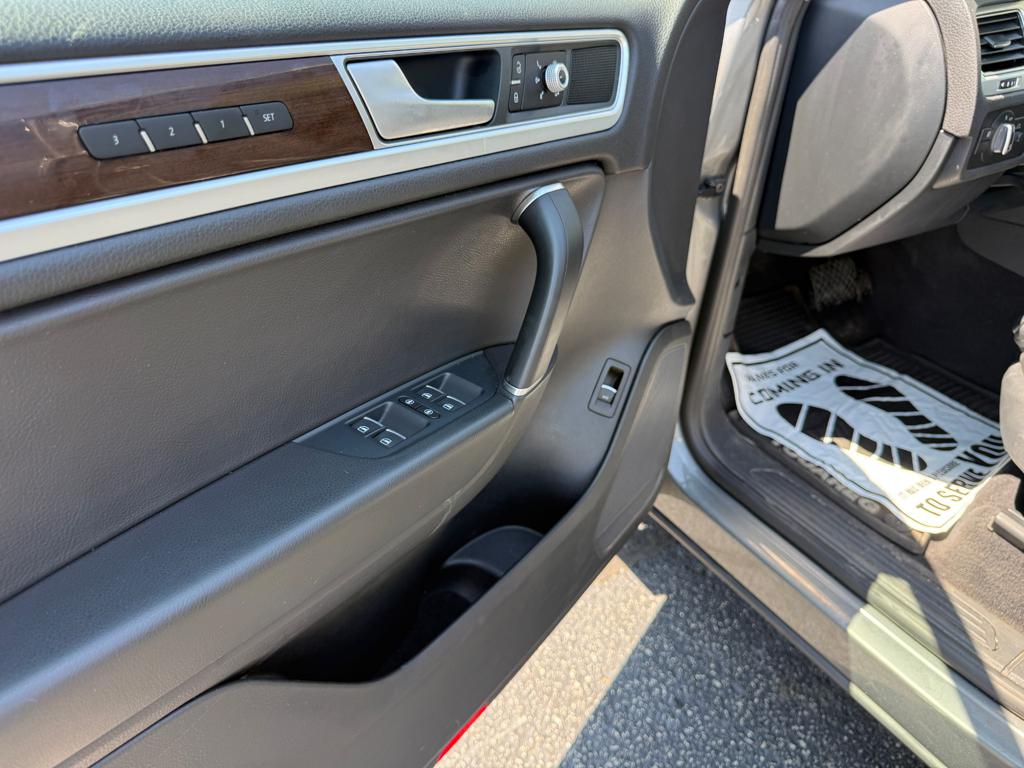 2016 VW Touareg — photo 29