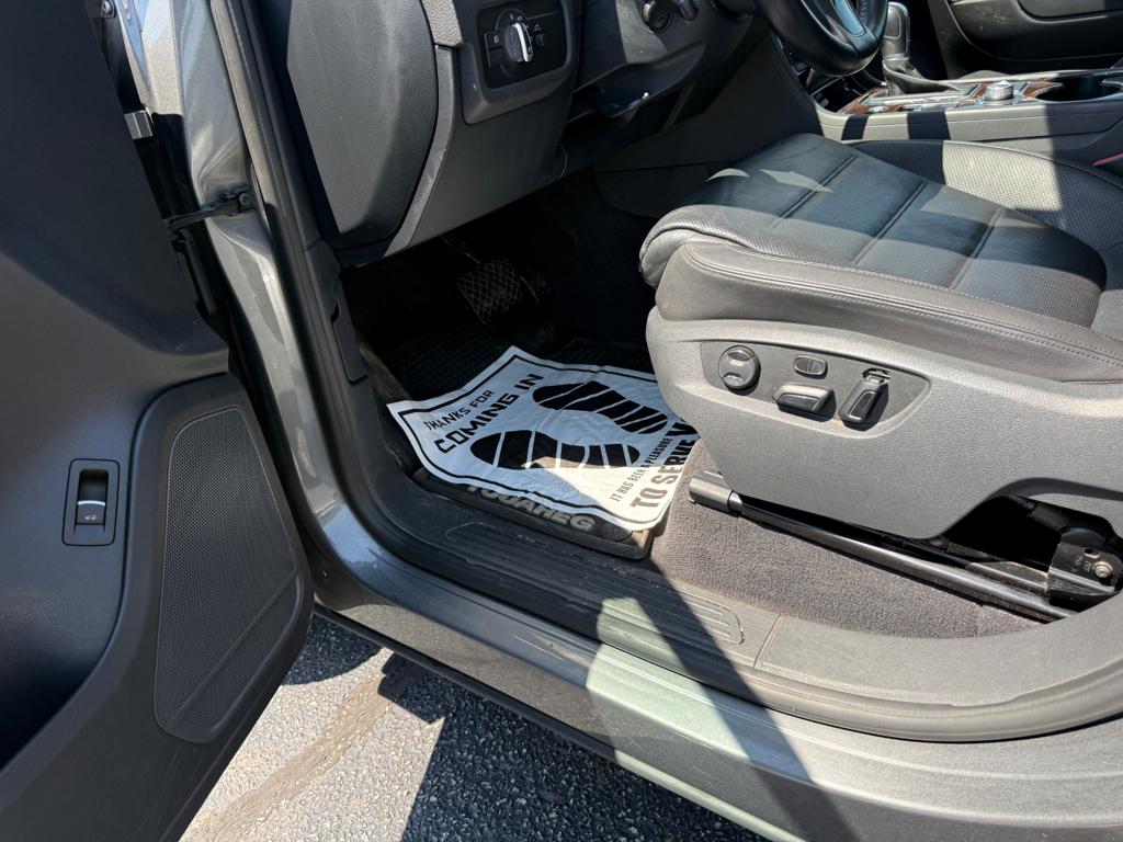 2016 VW Touareg — photo 30