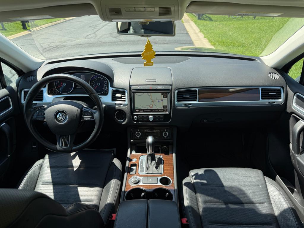 2016 VW Touareg — photo 32