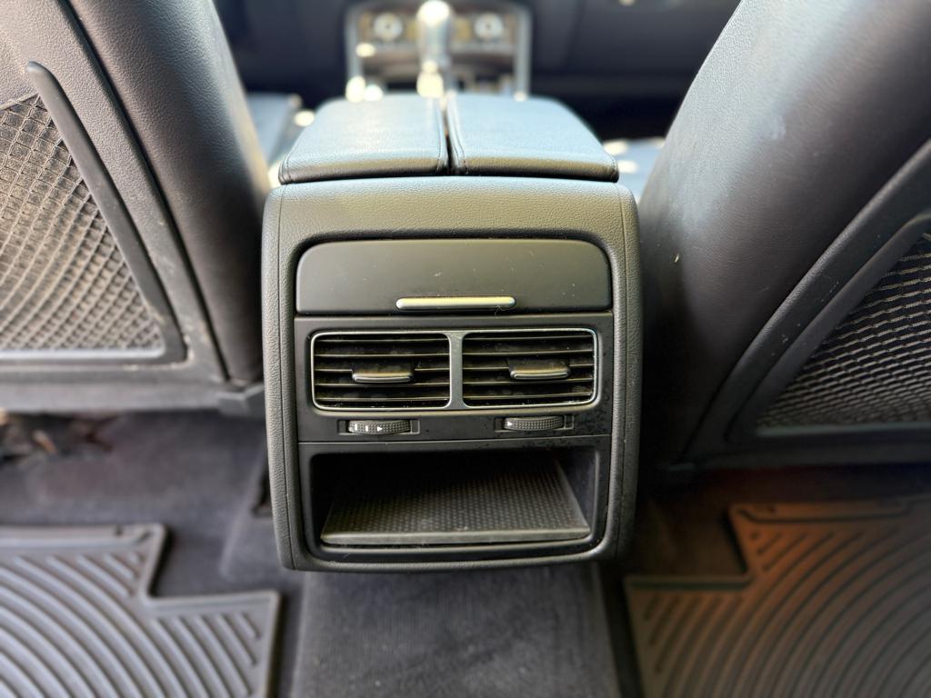 2016 VW Touareg — photo 33