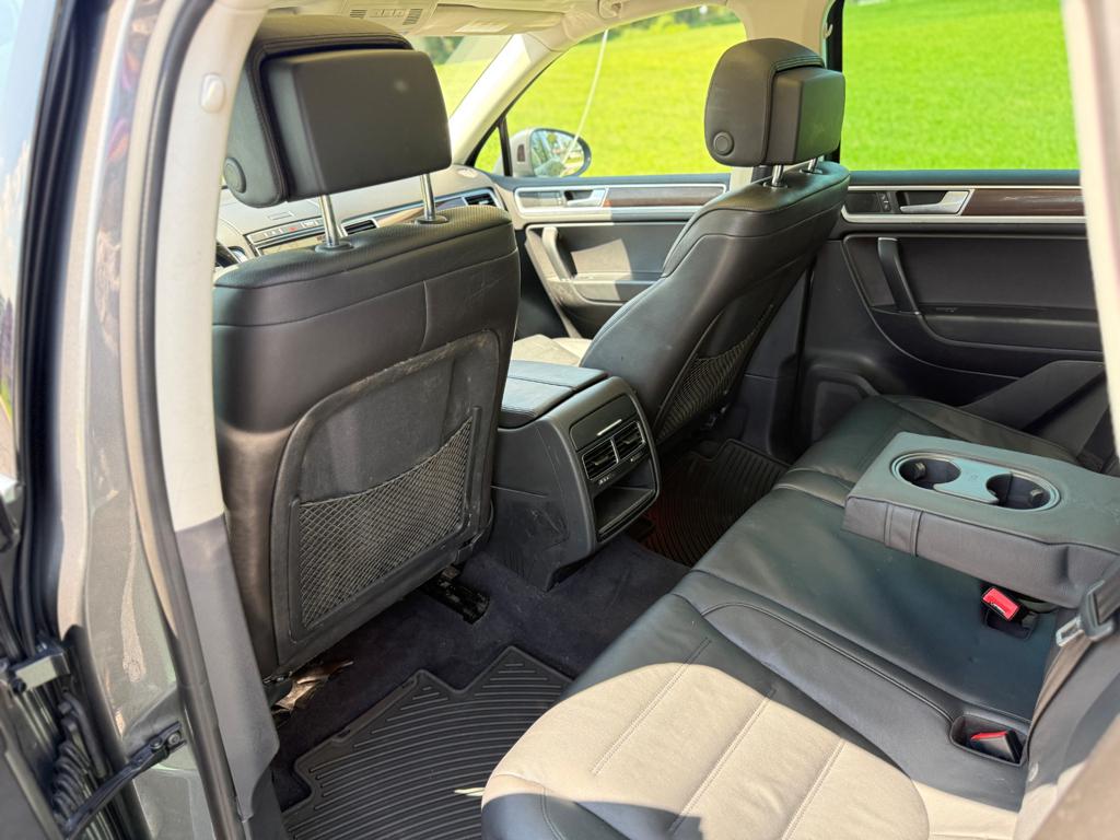 2016 VW Touareg — photo 34