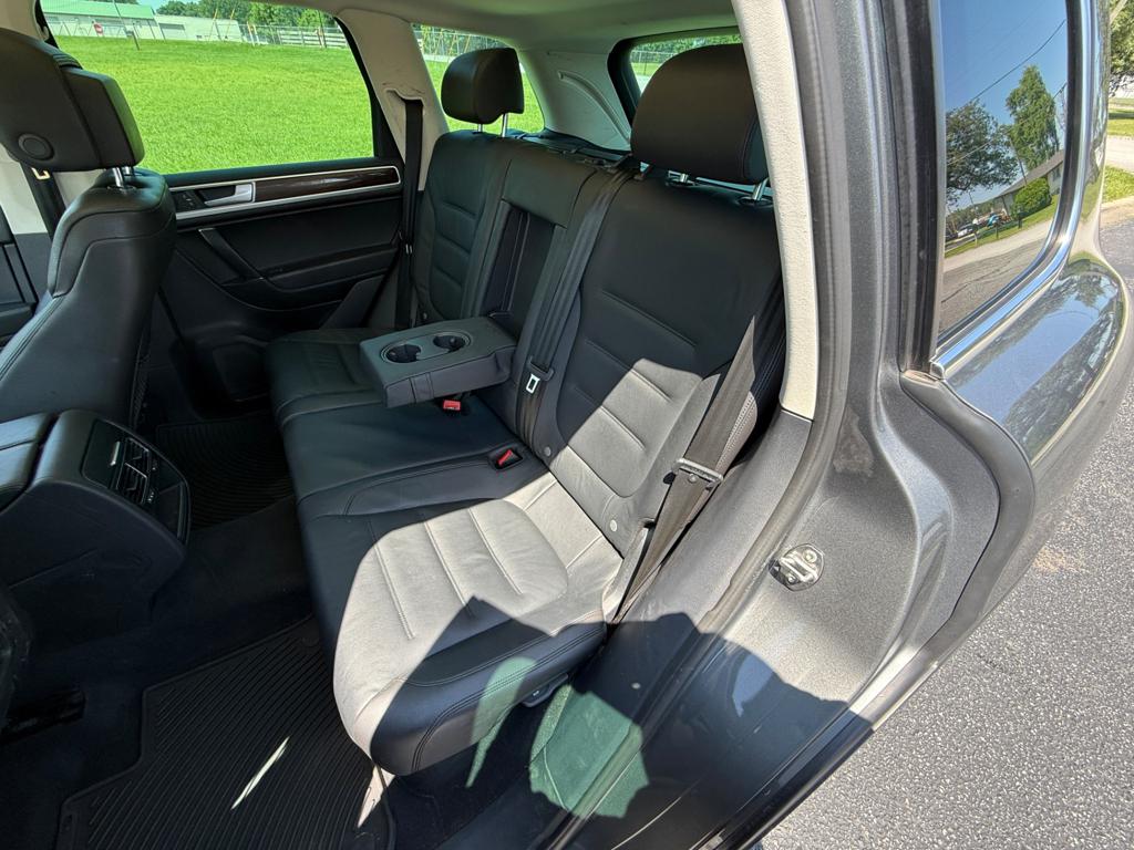 2016 VW Touareg — photo 35