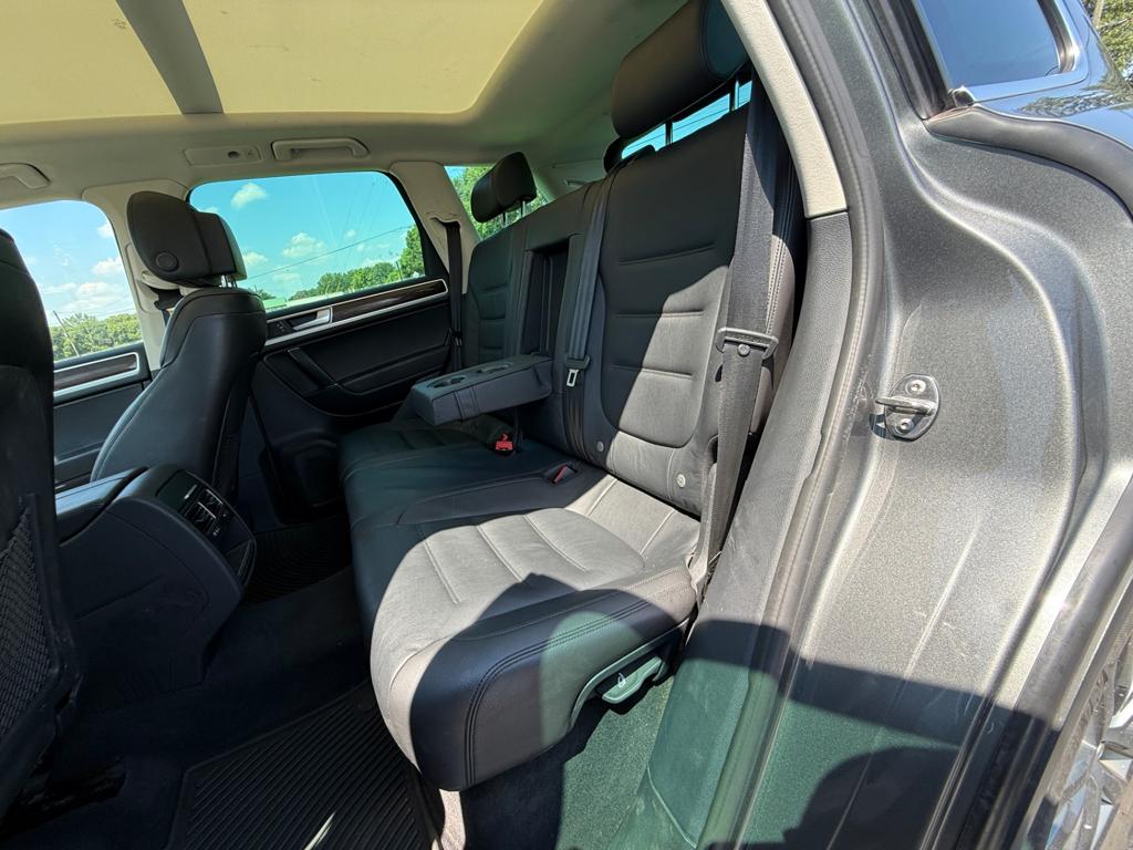2016 VW Touareg — photo 36