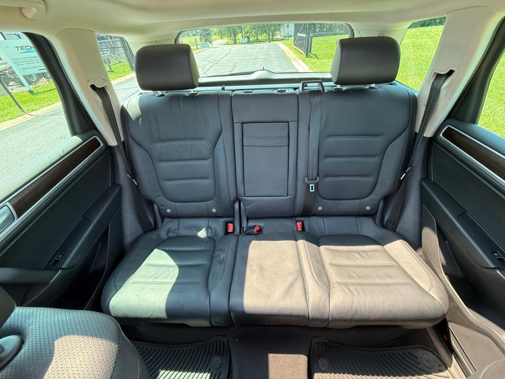 2016 VW Touareg — photo 37