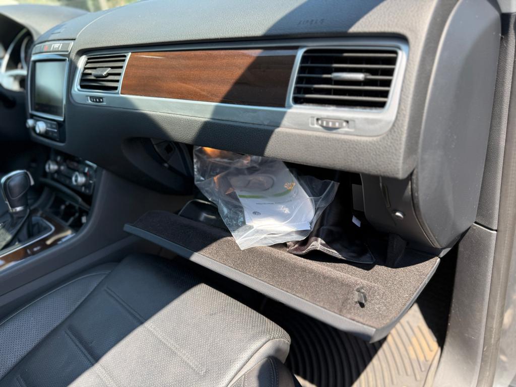 2016 VW Touareg — photo 40
