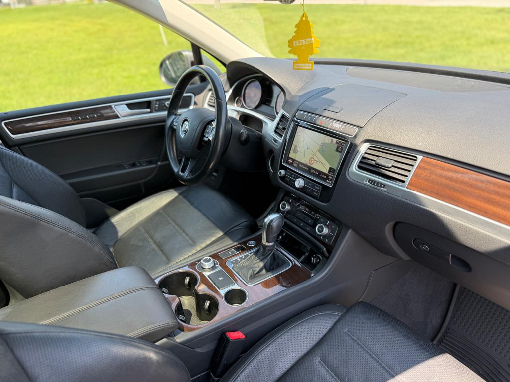 2016 VW Touareg — photo 41