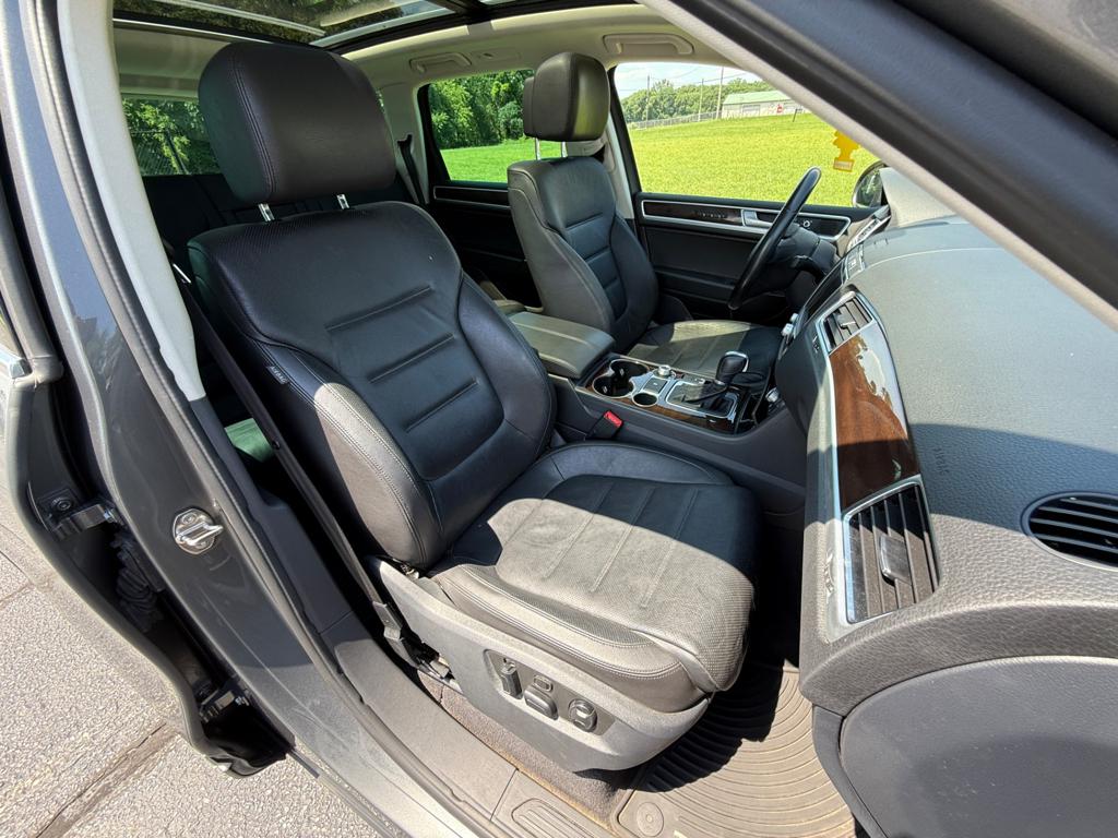 2016 VW Touareg — photo 42