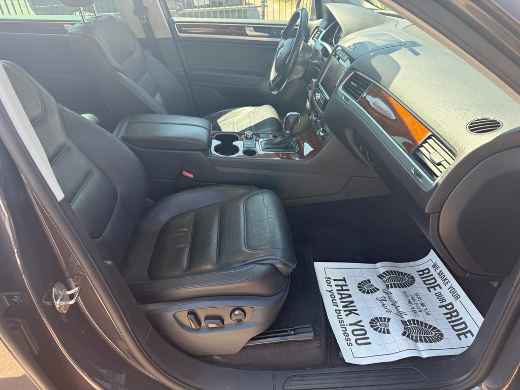 2013 VW Touareg — photo 22