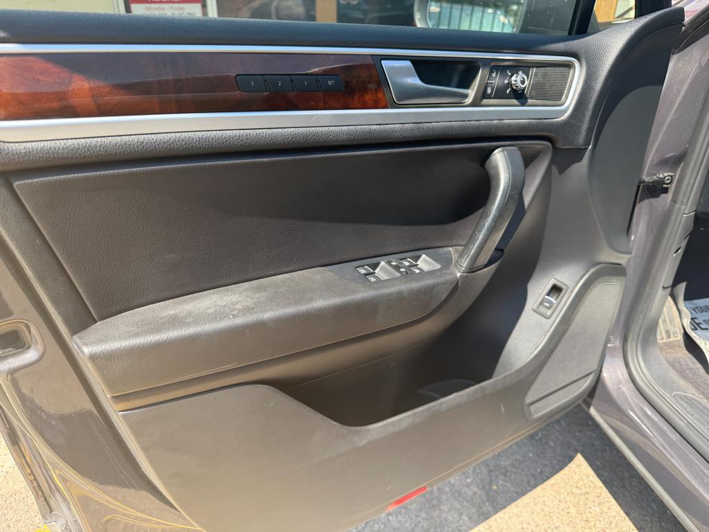 2013 VW Touareg — photo 24