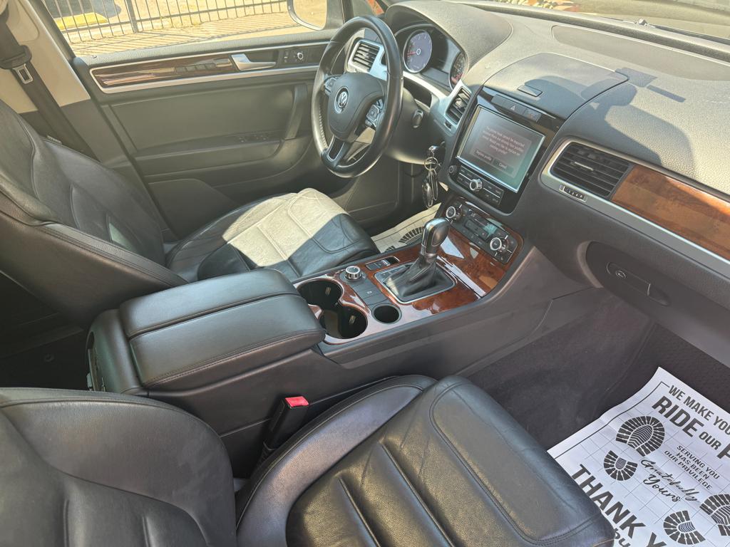 2013 VW Touareg — photo 35