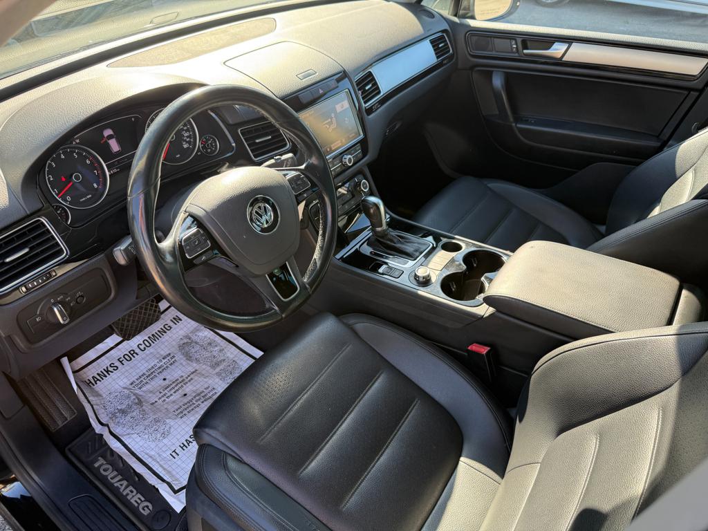 2011 VW Touareg — photo 19