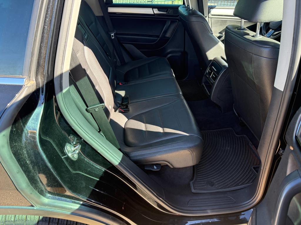 2011 VW Touareg — photo 29