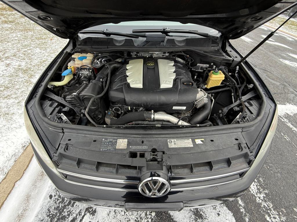 2011 VW Touareg — photo 13