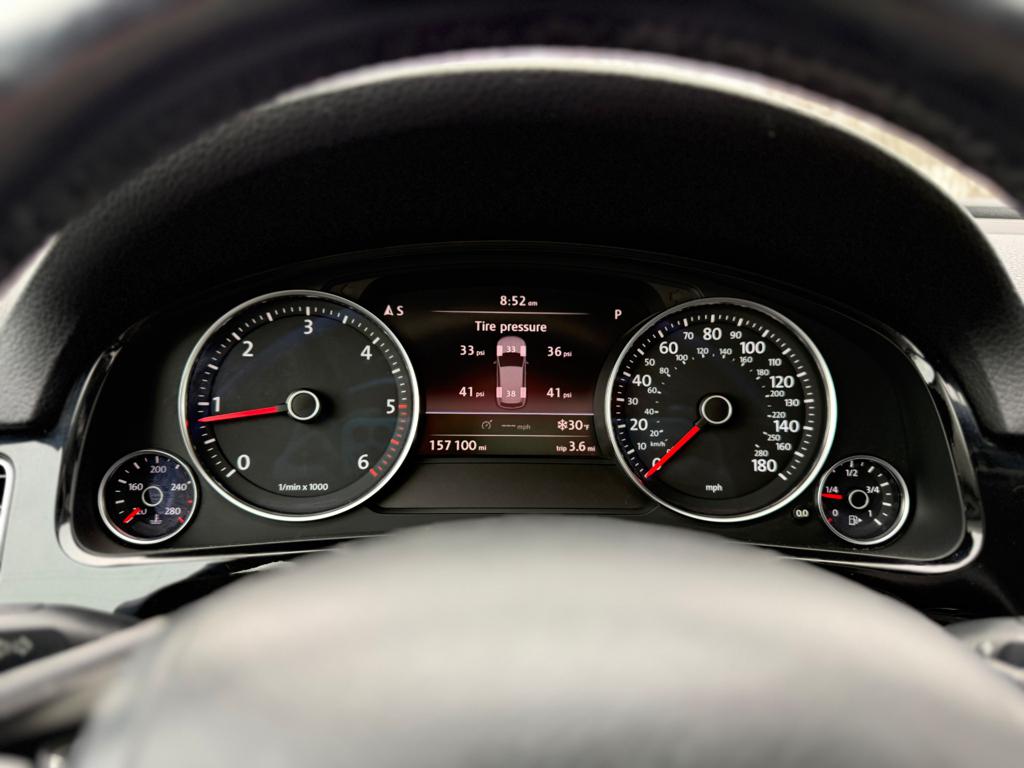 2011 VW Touareg — photo 18