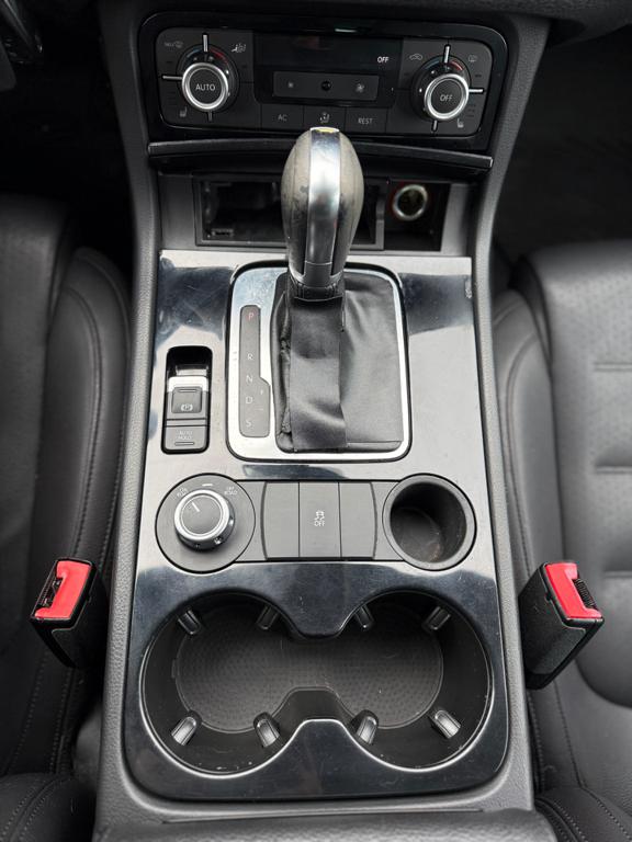 2011 VW Touareg — photo 19