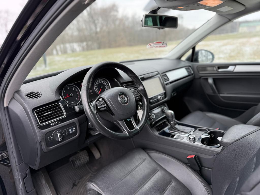 2011 VW Touareg — photo 23