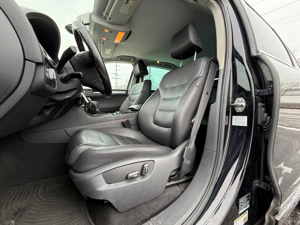 2011 VW Touareg — photo 26