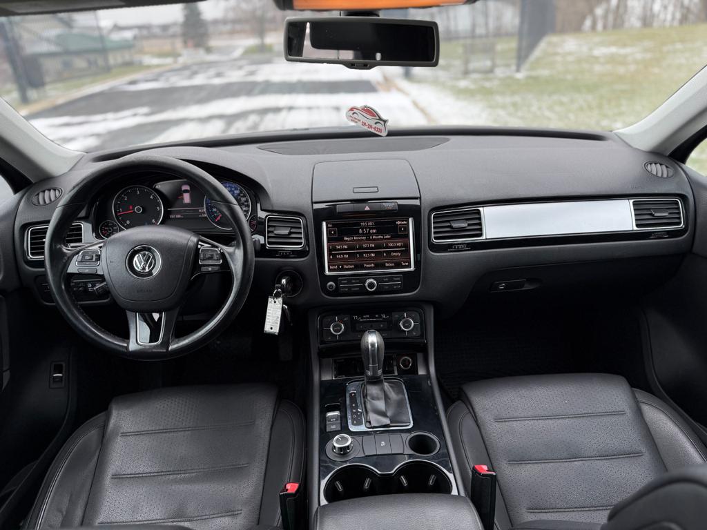2011 VW Touareg — photo 27