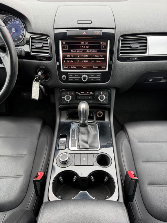 2011 VW Touareg — photo 28