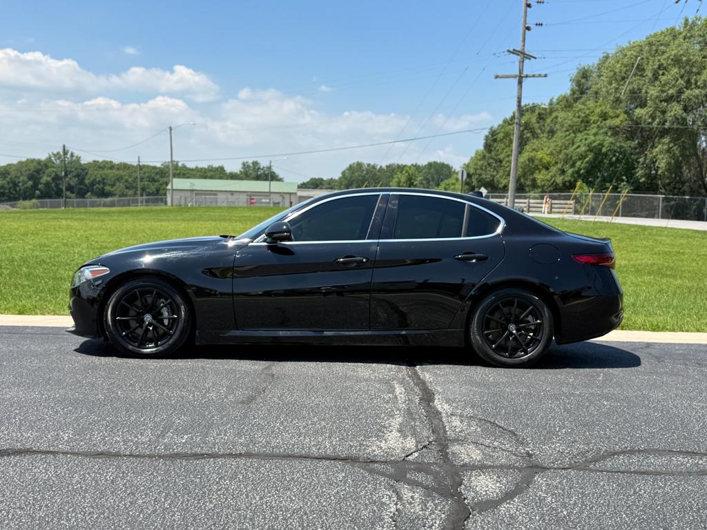 2017 Alfa Romeo Giulia — photo 9