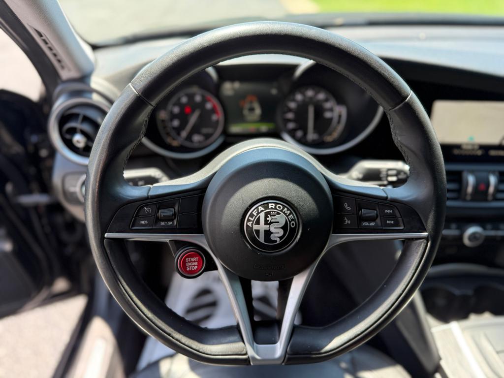 2017 Alfa Romeo Giulia — photo 23