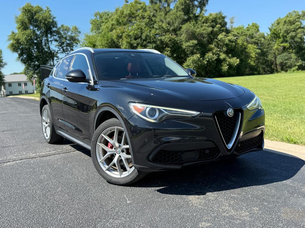 2018 Alfa Romeo Stelvio — photo 2