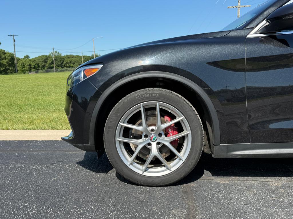 2018 Alfa Romeo Stelvio — photo 5