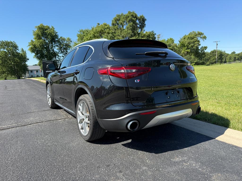2018 Alfa Romeo Stelvio — photo 8
